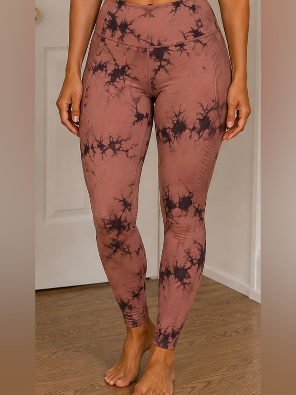 High-Waist Tie-Dye Leggings in Mauve & Black